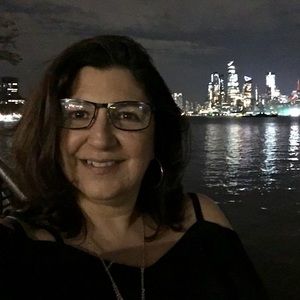 Meet your Posher, Dina